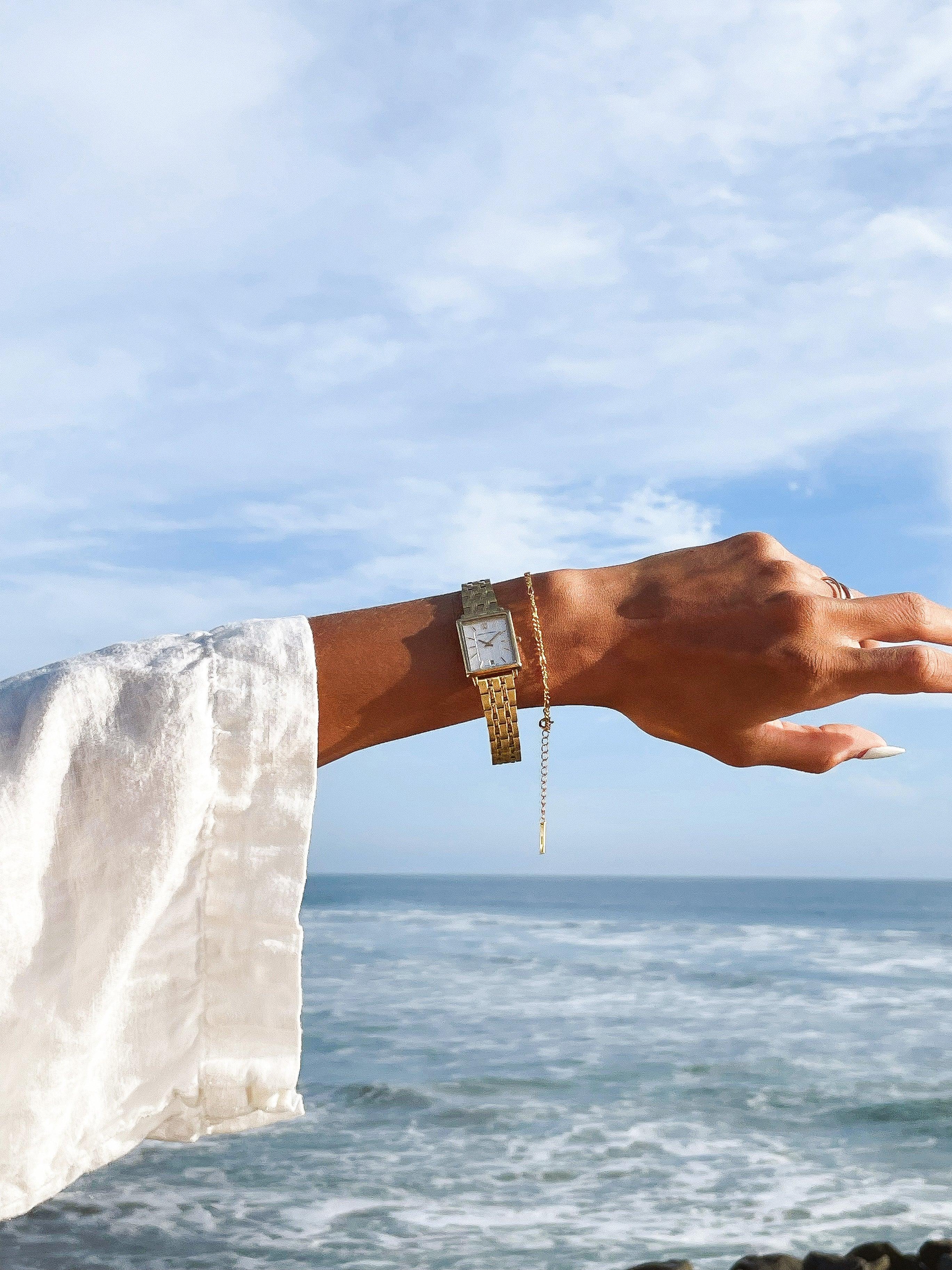 Minimal Beach Inspo With Taylor Nicole Hayden - Larsson & Jennings | Official Store